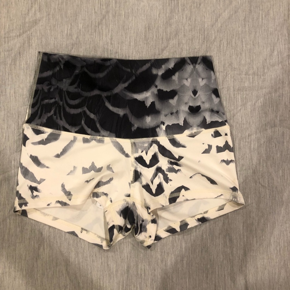 NWT high-waisted lululemon shorts, size 6